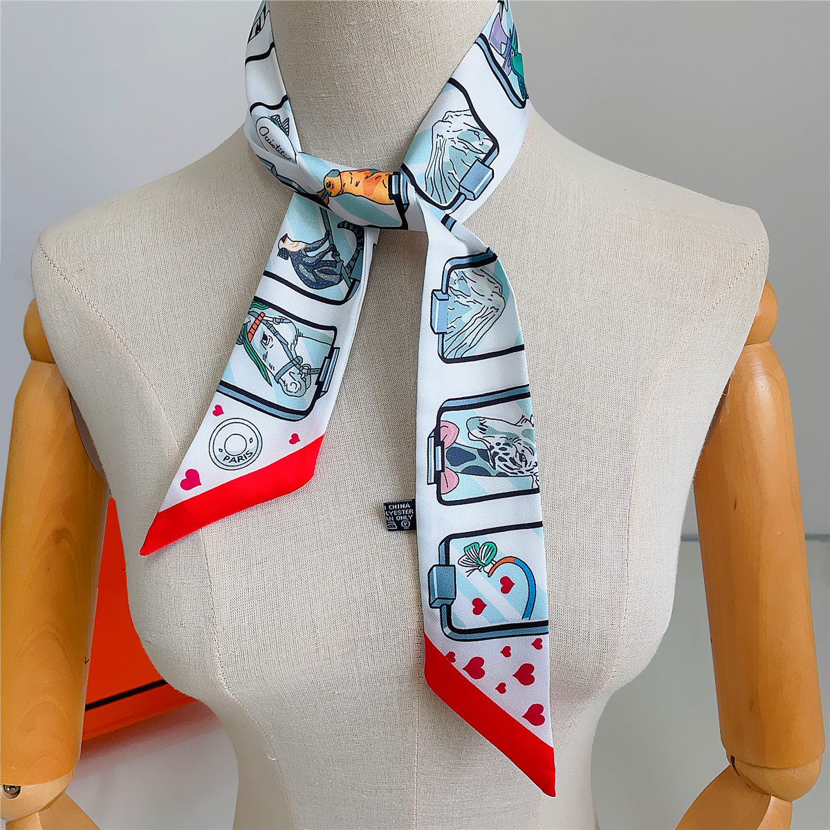 Brand Design Twill 100% Silk S - Scarf Silk Square ulasan dan harga