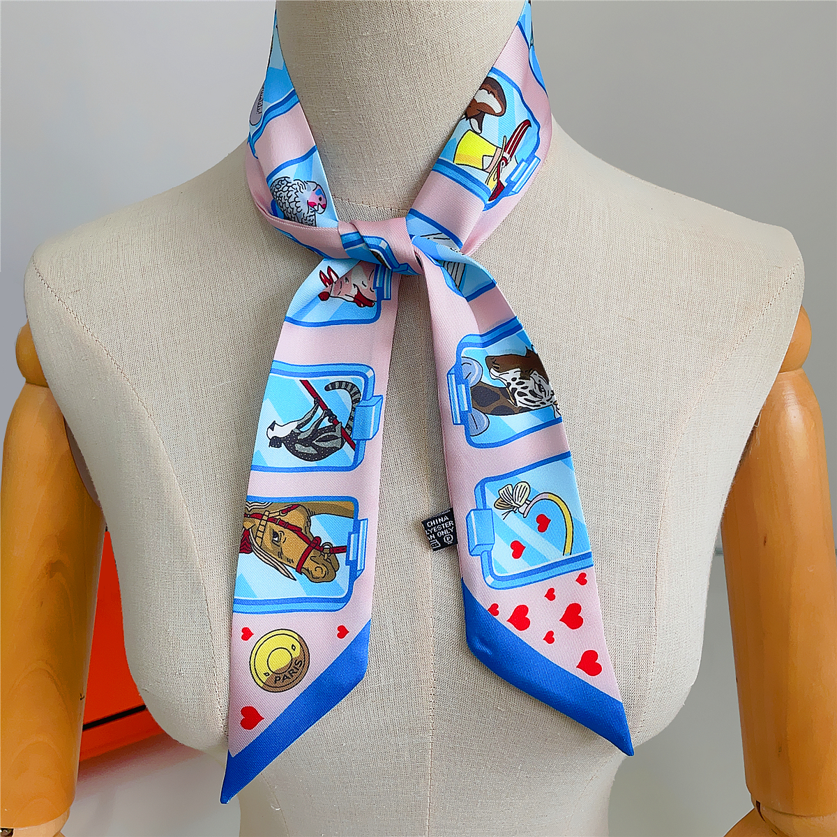 Brand Design Twill 100% Silk S - Scarf Silk Square ulasan dan harga
